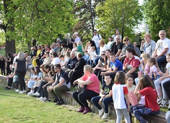 FOTO/VIDEO Jurjevski krijes u srcu Velike Gorice najavio pravi početak proljeća, građani uživali u programu i koncertu Gazdi