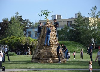 FOTO/VIDEO Jurjevski krijes u srcu Velike Gorice najavio pravi početak proljeća, građani uživali u programu i koncertu Gazdi