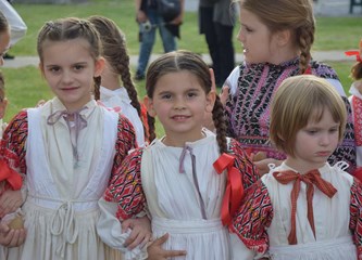 FOTO/VIDEO Jurjevski krijes u srcu Velike Gorice najavio pravi početak proljeća, građani uživali u programu i koncertu Gazdi