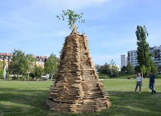 FOTO/VIDEO Jurjevski krijes u srcu Velike Gorice najavio pravi početak proljeća, građani uživali u programu i koncertu Gazdi