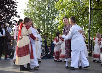 FOTO/VIDEO Jurjevski krijes u srcu Velike Gorice najavio pravi početak proljeća, građani uživali u programu i koncertu Gazdi