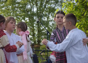 FOTO/VIDEO Jurjevski krijes u srcu Velike Gorice najavio pravi početak proljeća, građani uživali u programu i koncertu Gazdi