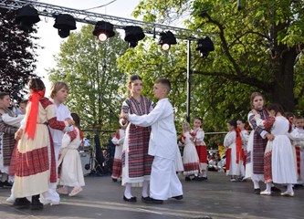 FOTO/VIDEO Jurjevski krijes u srcu Velike Gorice najavio pravi početak proljeća, građani uživali u programu i koncertu Gazdi