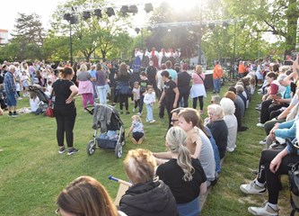 FOTO/VIDEO Jurjevski krijes u srcu Velike Gorice najavio pravi početak proljeća, građani uživali u programu i koncertu Gazdi