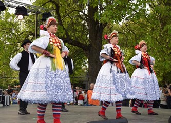 FOTO/VIDEO Jurjevski krijes u srcu Velike Gorice najavio pravi početak proljeća, građani uživali u programu i koncertu Gazdi