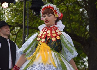 FOTO/VIDEO Jurjevski krijes u srcu Velike Gorice najavio pravi početak proljeća, građani uživali u programu i koncertu Gazdi