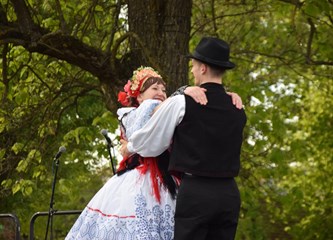 FOTO/VIDEO Jurjevski krijes u srcu Velike Gorice najavio pravi početak proljeća, građani uživali u programu i koncertu Gazdi