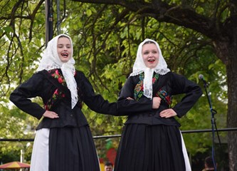 FOTO/VIDEO Jurjevski krijes u srcu Velike Gorice najavio pravi početak proljeća, građani uživali u programu i koncertu Gazdi