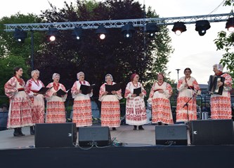 FOTO/VIDEO Jurjevski krijes u srcu Velike Gorice najavio pravi početak proljeća, građani uživali u programu i koncertu Gazdi