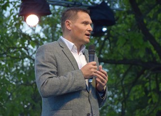 FOTO/VIDEO Jurjevski krijes u srcu Velike Gorice najavio pravi početak proljeća, građani uživali u programu i koncertu Gazdi