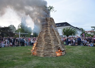 FOTO/VIDEO Jurjevski krijes u srcu Velike Gorice najavio pravi početak proljeća, građani uživali u programu i koncertu Gazdi