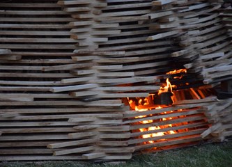 FOTO/VIDEO Jurjevski krijes u srcu Velike Gorice najavio pravi početak proljeća, građani uživali u programu i koncertu Gazdi