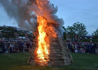 FOTO/VIDEO Jurjevski krijes u srcu Velike Gorice najavio pravi početak proljeća, građani uživali u programu i koncertu Gazdi