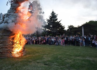 FOTO/VIDEO Jurjevski krijes u srcu Velike Gorice najavio pravi početak proljeća, građani uživali u programu i koncertu Gazdi