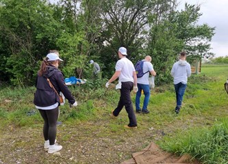 Volonteri čistili okoliš u sklopu akcije" Od izvora do mora": Skupljali stare gume, boce i wc školjke, priključio im se i gradonačelnik