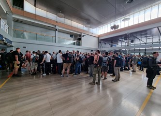 AIRVG2024 oduševio brojne posjetitelje: U redu se čekalo za ulazak u MIG, Krila Oluje dobili gromoglasni pljesak nakon akrobatskog preleta