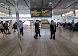 AIRVG2024 oduševio brojne posjetitelje: U redu se čekalo za ulazak u MIG, Krila Oluje dobili gromoglasni pljesak nakon akrobatskog preleta