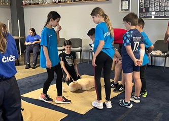 DVD Ribnica na Danu otvorenih vrata održao Malu skupštinu: Djeca dobila priznanja za rad