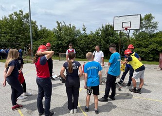 DVD Ribnica na Danu otvorenih vrata održao Malu skupštinu: Djeca dobila priznanja za rad