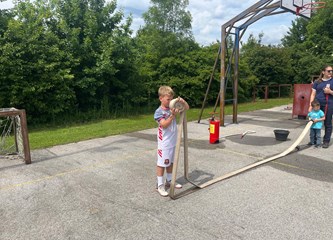 DVD Ribnica na Danu otvorenih vrata održao Malu skupštinu: Djeca dobila priznanja za rad