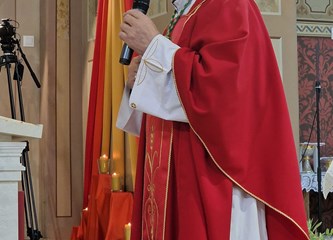 FOTO: Biskup Gorski u Navještenju krstio malenu Josipu, sedmo dijete obitelji Dodić