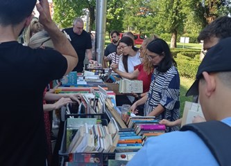 Navala na akciju Gradske knjižnice: Građani pohrlili po knjige iz otpisa za 1 euro!