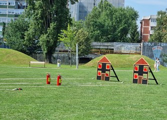 FOTO: Ravnateljstvo civilne zaštite upoznalo građane sa svojim radom, simulator potresa i moderne tehnologije privukle naše najmlađe