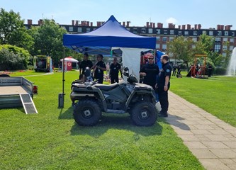 FOTO: Ravnateljstvo civilne zaštite upoznalo građane sa svojim radom, simulator potresa i moderne tehnologije privukle naše najmlađe