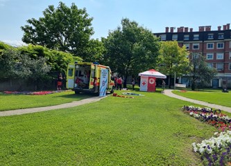 FOTO: Ravnateljstvo civilne zaštite upoznalo građane sa svojim radom, simulator potresa i moderne tehnologije privukle naše najmlađe