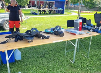 FOTO: Ravnateljstvo civilne zaštite upoznalo građane sa svojim radom, simulator potresa i moderne tehnologije privukle naše najmlađe