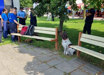 FOTO: Ravnateljstvo civilne zaštite upoznalo građane sa svojim radom, simulator potresa i moderne tehnologije privukle naše najmlađe