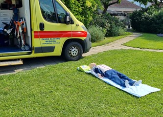 FOTO: Ravnateljstvo civilne zaštite upoznalo građane sa svojim radom, simulator potresa i moderne tehnologije privukle naše najmlađe