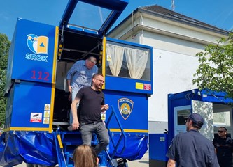 FOTO: Ravnateljstvo civilne zaštite upoznalo građane sa svojim radom, simulator potresa i moderne tehnologije privukle naše najmlađe