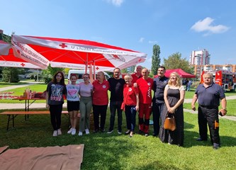 FOTO: Ravnateljstvo civilne zaštite upoznalo građane sa svojim radom, simulator potresa i moderne tehnologije privukle naše najmlađe