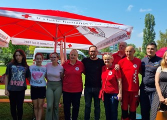FOTO: Ravnateljstvo civilne zaštite upoznalo građane sa svojim radom, simulator potresa i moderne tehnologije privukle naše najmlađe