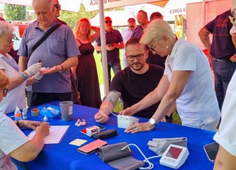 FOTO: Ravnateljstvo civilne zaštite upoznalo građane sa svojim radom, simulator potresa i moderne tehnologije privukle naše najmlađe