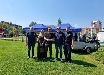 FOTO: Ravnateljstvo civilne zaštite upoznalo građane sa svojim radom, simulator potresa i moderne tehnologije privukle naše najmlađe