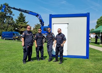 FOTO: Ravnateljstvo civilne zaštite upoznalo građane sa svojim radom, simulator potresa i moderne tehnologije privukle naše najmlađe