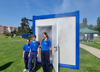 FOTO: Ravnateljstvo civilne zaštite upoznalo građane sa svojim radom, simulator potresa i moderne tehnologije privukle naše najmlađe