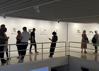 Nova izložba i slikovnica Dominika Vukovića i Sanje Lovrenčić na pozornici Galerije Galženica: "U ritmu meandra s Julijem Kniferom"