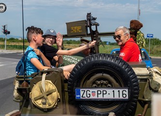 FOTO Oldtimerima kroz "naše brege": Zaljubljenici u stara vozila na mini turneji upoznali ljepote zavičaja