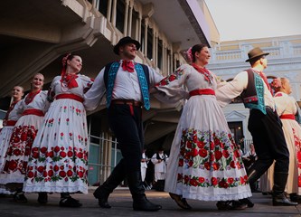 FOTO Plesovi Turopolja na ulicama Ciudad Reala: Buševčani predstavili bogatstvo naše baštine na festivalu u Španjolskoj