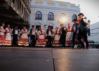 FOTO Plesovi Turopolja na ulicama Ciudad Reala: Buševčani predstavili bogatstvo naše baštine na festivalu u Španjolskoj