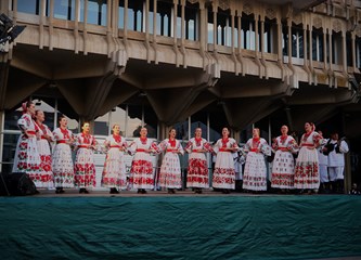 FOTO Plesovi Turopolja na ulicama Ciudad Reala: Buševčani predstavili bogatstvo naše baštine na festivalu u Španjolskoj