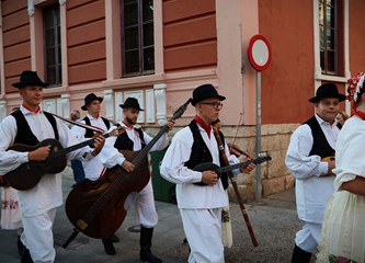 FOTO Plesovi Turopolja na ulicama Ciudad Reala: Buševčani predstavili bogatstvo naše baštine na festivalu u Španjolskoj