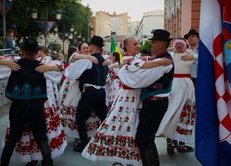 FOTO Plesovi Turopolja na ulicama Ciudad Reala: Buševčani predstavili bogatstvo naše baštine na festivalu u Španjolskoj