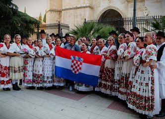 FOTO Plesovi Turopolja na ulicama Ciudad Reala: Buševčani predstavili bogatstvo naše baštine na festivalu u Španjolskoj