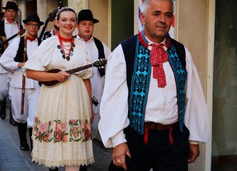 FOTO Plesovi Turopolja na ulicama Ciudad Reala: Buševčani predstavili bogatstvo naše baštine na festivalu u Španjolskoj