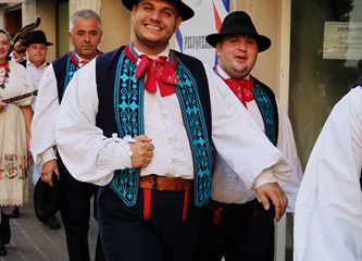 FOTO Plesovi Turopolja na ulicama Ciudad Reala: Buševčani predstavili bogatstvo naše baštine na festivalu u Španjolskoj