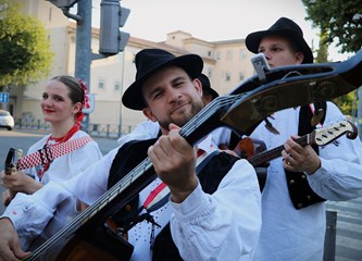FOTO Plesovi Turopolja na ulicama Ciudad Reala: Buševčani predstavili bogatstvo naše baštine na festivalu u Španjolskoj